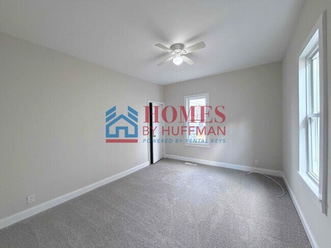 Building Photo - Two Bedroom House | Move In Ready