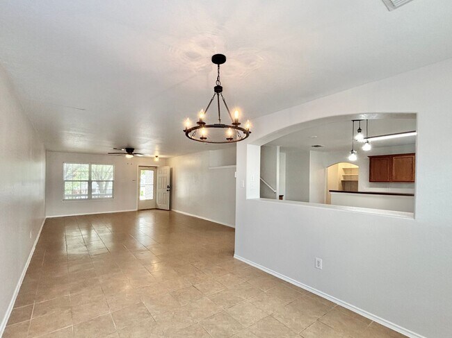 Building Photo - Spacious two story home!