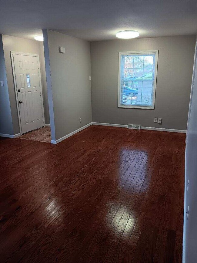 Building Photo - Charming 3 bedroom near Washburn University.