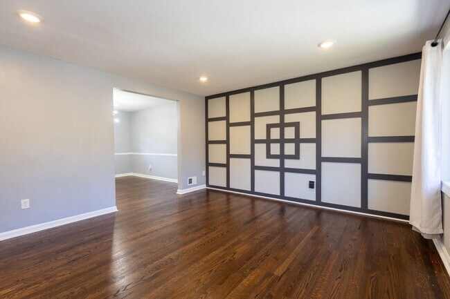 Foto del edificio - Amazing 5 BR/3 BA Single-Family Home in Te...