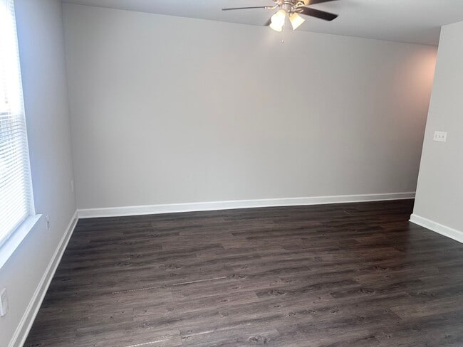 Building Photo - 3 Bed | 2.5 Bath | 1 Car Garage Townhome in Grain Valley