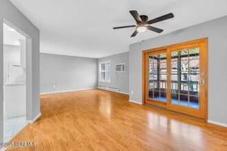 Building Photo - 25 Meadow Green Cir