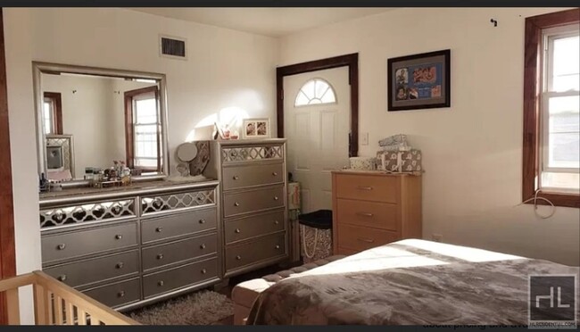 Foto del edificio - 124-10 Sutter Ave