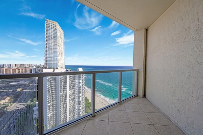 Foto del edificio - 16699 Collins Ave