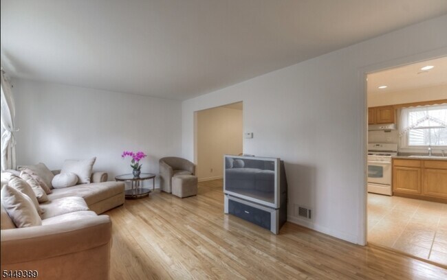 Foto del edificio - 6 Glannon Rd