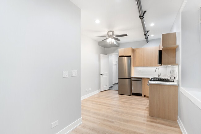 Building Photo - 1546 W Jonquil Terrace