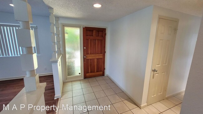 Building Photo - 3 br, 2 bath House - 3223 E. Vermillion St