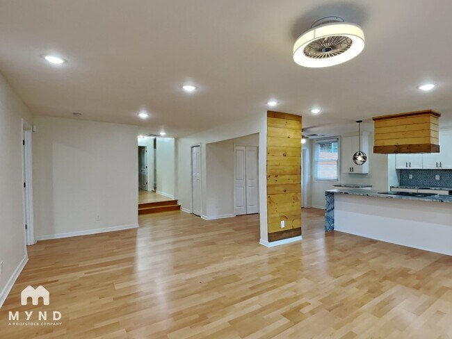 Building Photo - 2720 Hedgewood Dr NW
