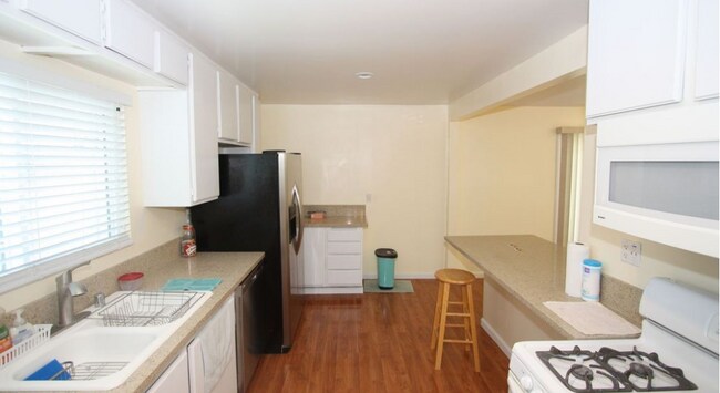 Building Photo - 8408 San Carlos Way