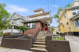 Building Photo - 405 76th St