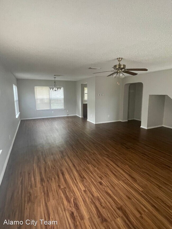 Building Photo - 4 br, 2.5 bath House - 3551 Olde Moss