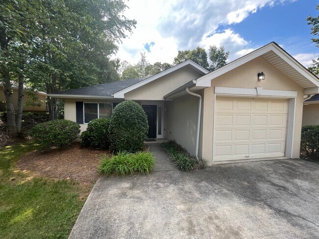 Building Photo - 3911 Hidden Hollow Dr