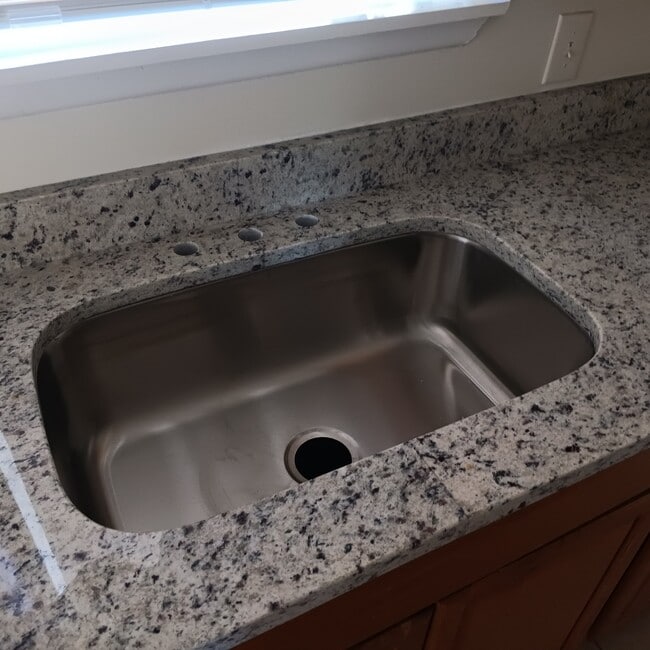 Granite countertop - 4489 Barna Ave