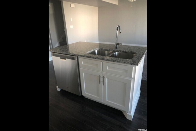 Kitchen Island and Dishwasher - 2448 N 200 E