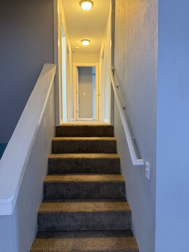 Foto del edificio - 3 Bedroom, 1.5 Bath in Eagle River.