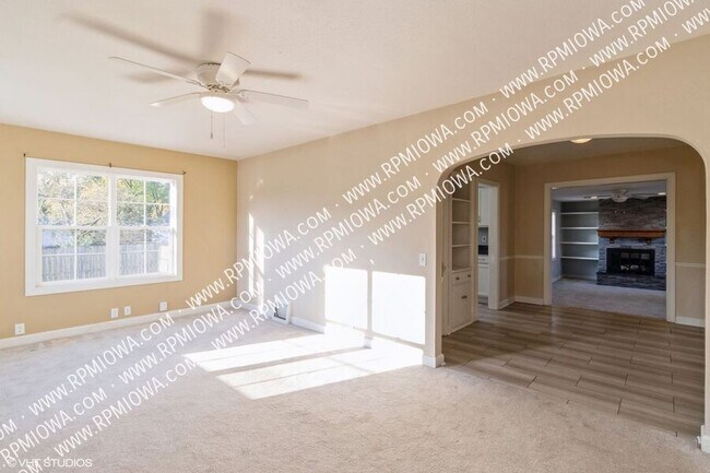 Foto del edificio - PETS WELCOME - NO PET RENT!! 5 bedroom hou...