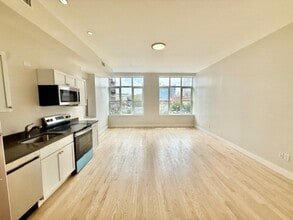 Building Photo - 204 Hanover St