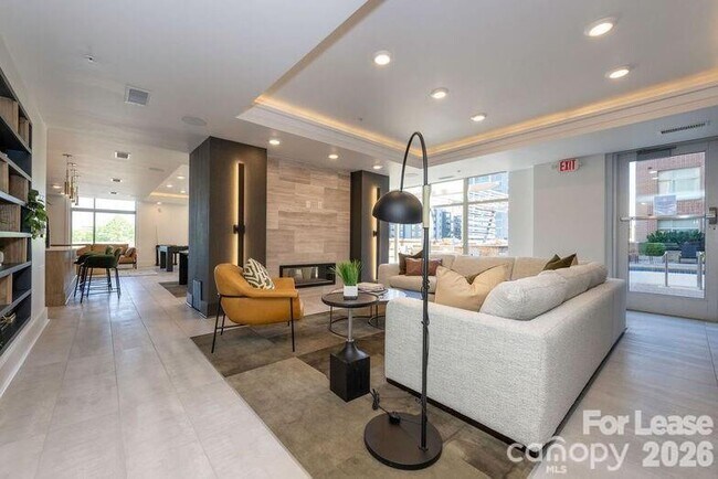 Foto del edificio - 425 W Trade St