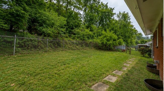Foto del edificio - AVAILABLE SEPT 1ST!! BEAUTIFUL 3 BEDROOM HOME IN WILKINS TOWNSHIP!