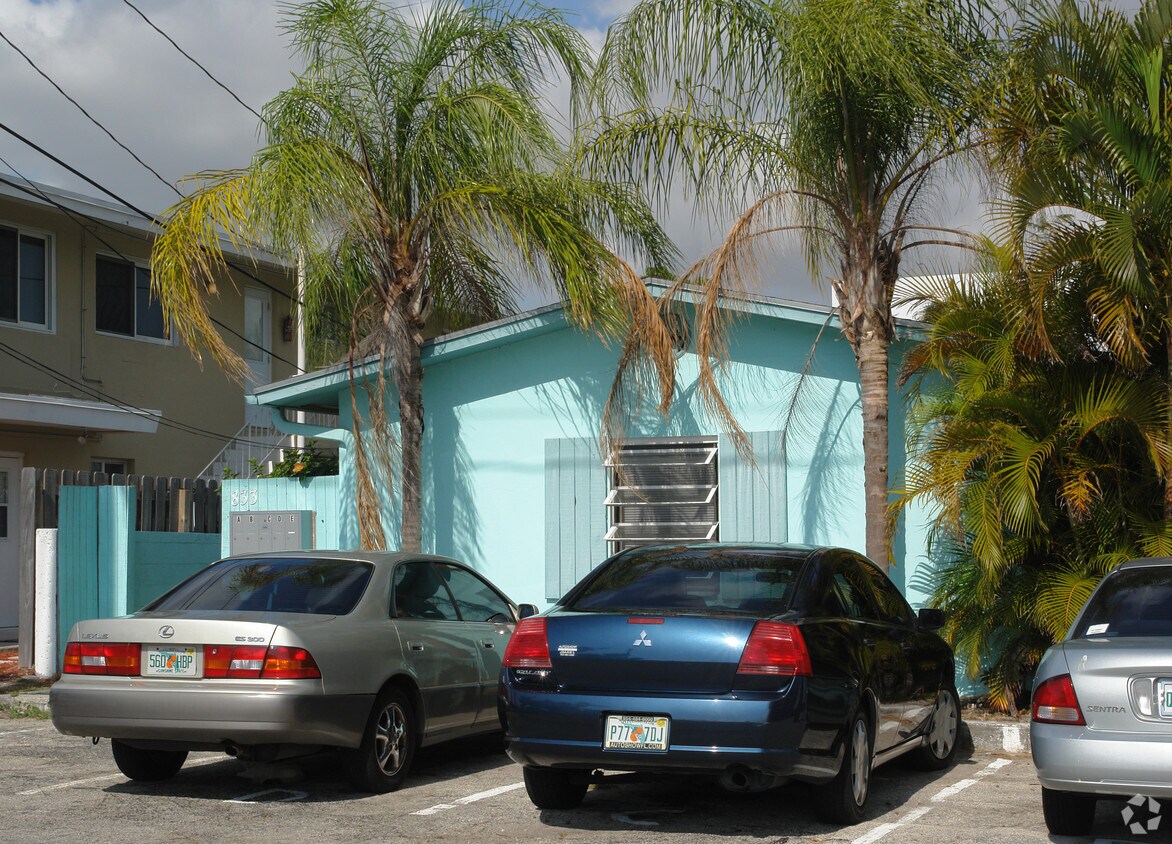 Building Photo - 833 NE 18th Ave