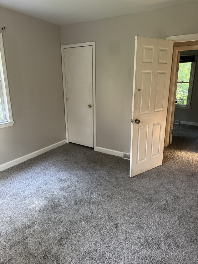 Spacious 4-Bedroom Home Inkster – Ready fo... - Spacious 4-Bedroom Home Inkster – Ready fo...