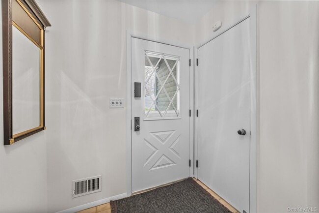 Building Photo - 164 Carriage Ct