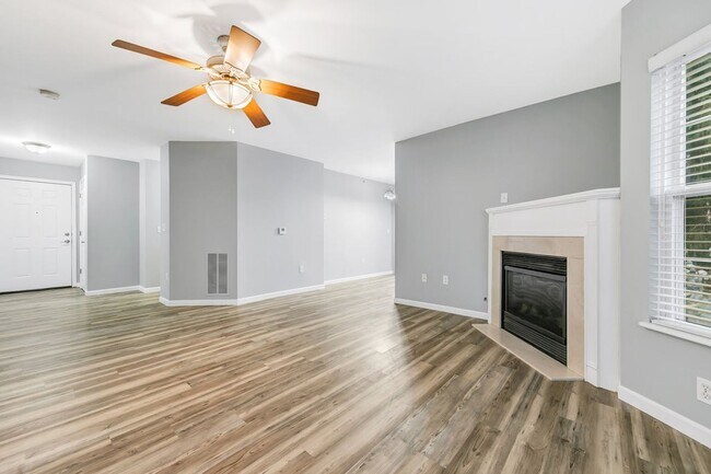 Building Photo - 2 Bedroom/2 Bathroom Condo in Beautiful Tu...