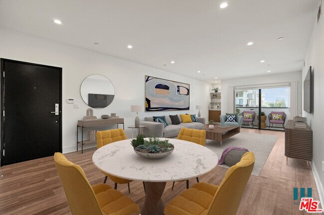 Foto del edificio - 2250 Fox Hills Dr