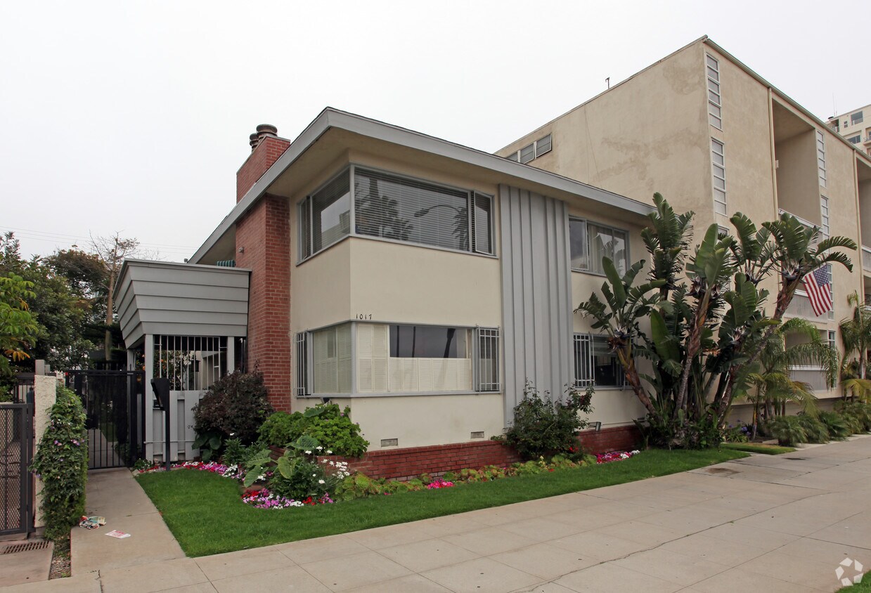 Primary Photo - 1017 Ocean Ave