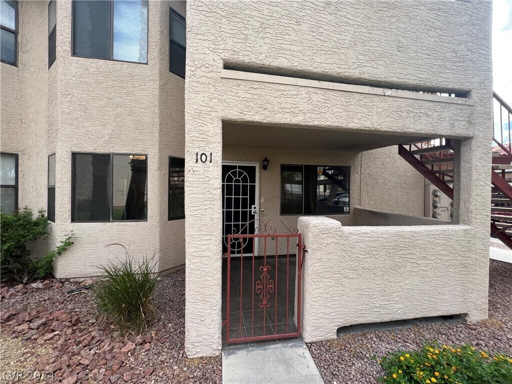 Foto principal - 849 Rock Springs Dr