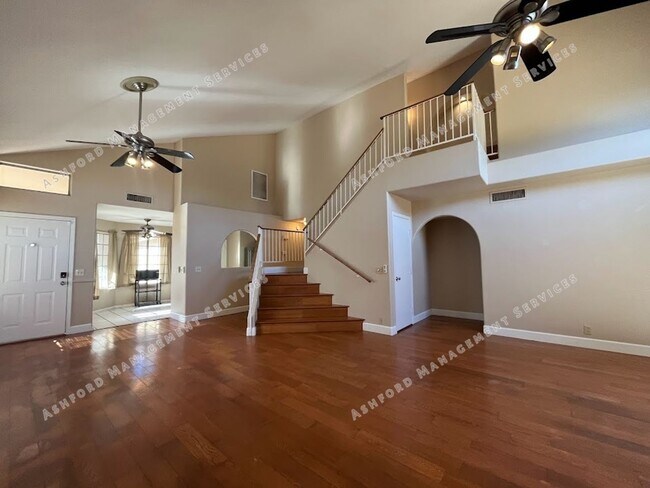 Foto del edificio - BEAUTIFUL 4 BEDROOM 3 BATHROOM HOME IN PHO...