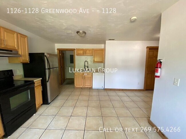 Building Photo - 1126-1128 Greenwood Ave --1128