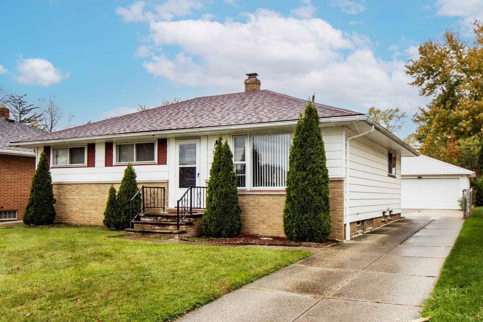 15517 Shirley Ave Maple Heights, OH 44137 – photo 2