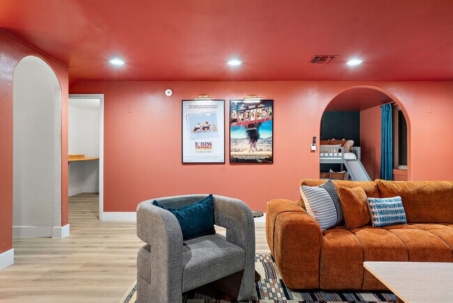 Foto del edificio - 7157 W Windrose Dr