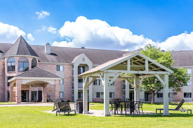 Foto del edificio - Hummingbird Cove Apartments
