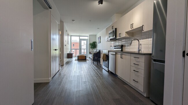 Photo du bâtiment - Beautiful 1+Den In Downtown Kitchener