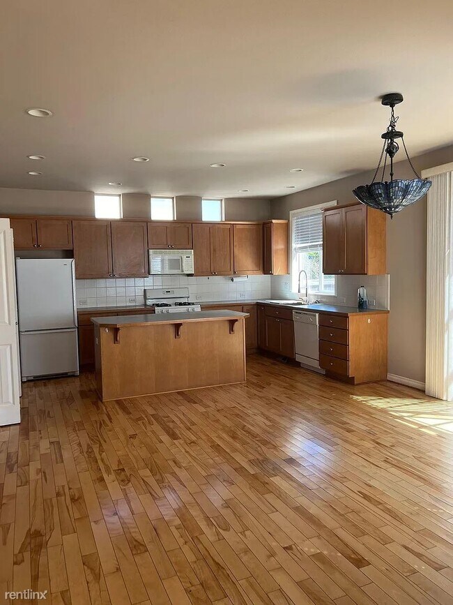 Foto del edificio - 3 br, 3 bath House - 6752 190th Avenue Nor...