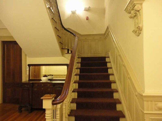 Building Photo - 45 Ayrault St