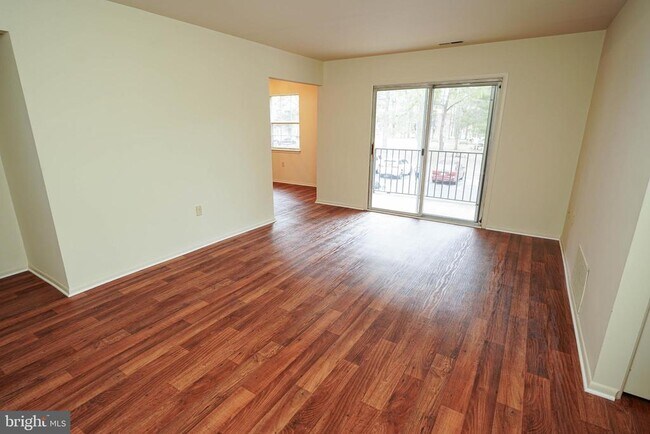 Building Photo - 810 College Ln