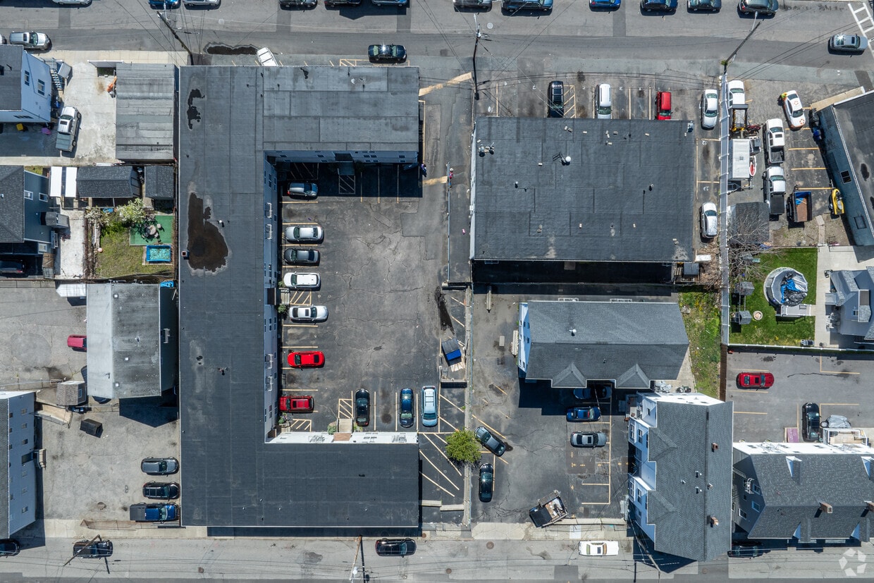 28 Reuben St Fall River, MA 02723-1640 - 28 Reuben St