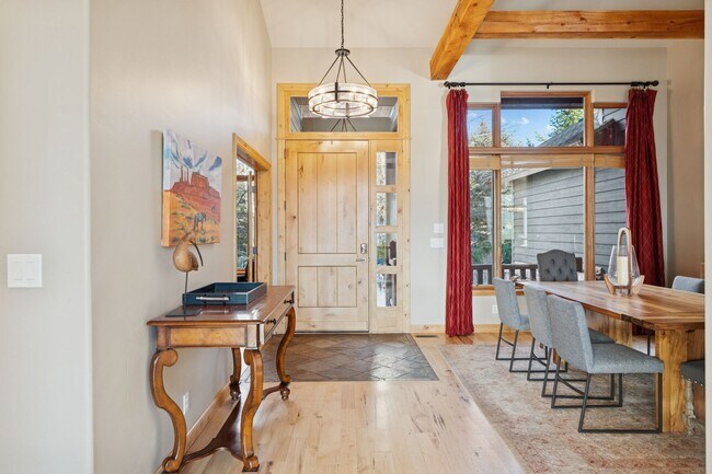 Foto del edificio - 6035 Mountain Ranch Dr