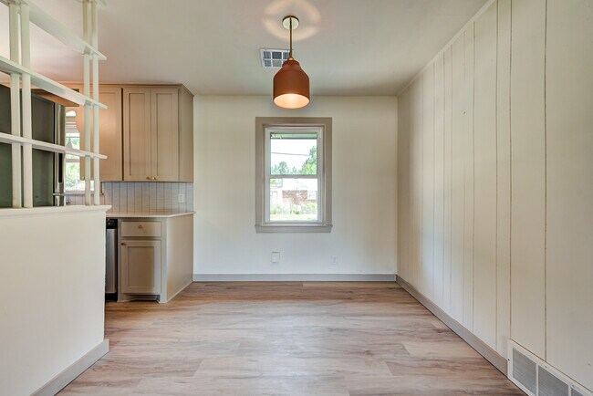 Foto del edificio - 1117 E Lindsey St