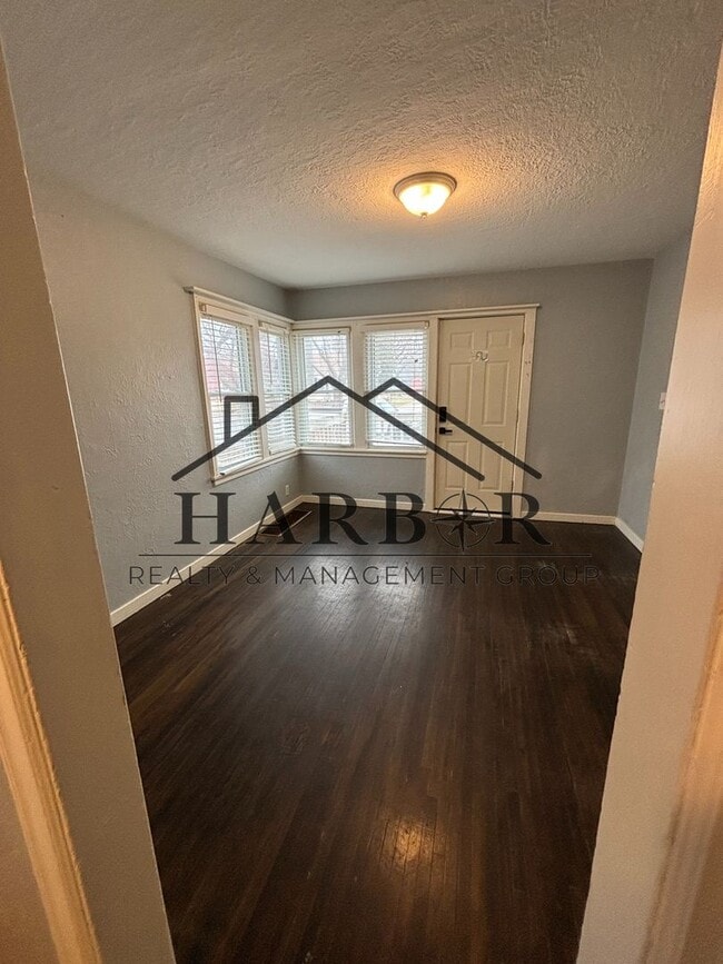 Building Photo - 1304 9th Ave NW