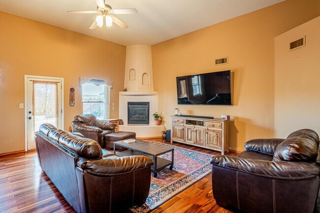 Building Photo - 4408 Cliff Base Dr NW
