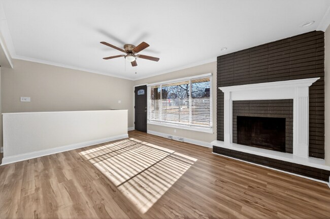 Foto del edificio - 210 E Madison St