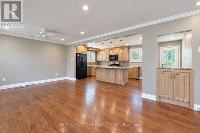 Building Photo - 548 Sandbrook Rd