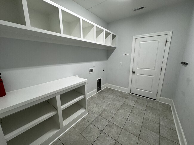 Foto del edificio - 64 Evergreen Ln