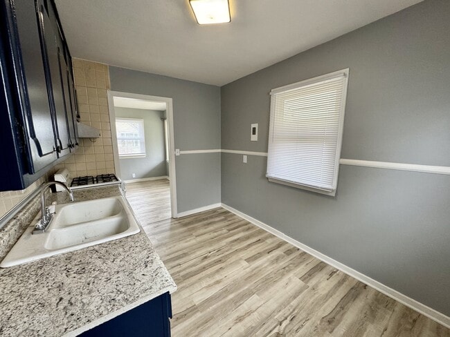 Building Photo - 1216 S Purdum St