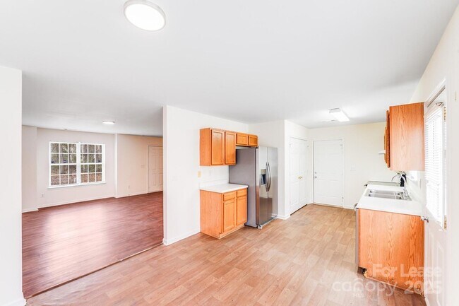 Foto del edificio - 814 Mt Holly-Huntersville Rd