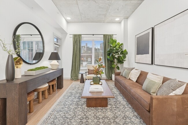 1BR, 1BA - 770SF - Living Room - Wye Junction